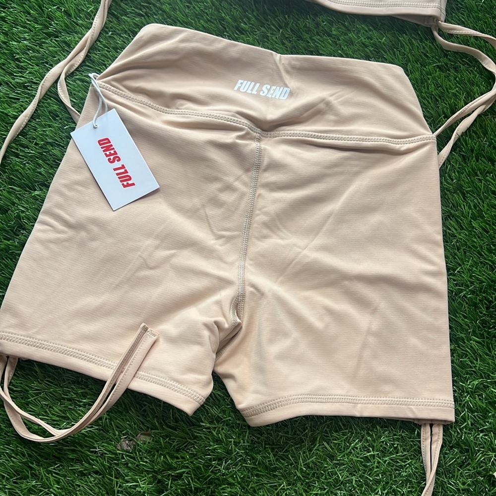 Full Send fitness women’s biker shorts and top. NWT size Xs/small - Picture 7 of 8